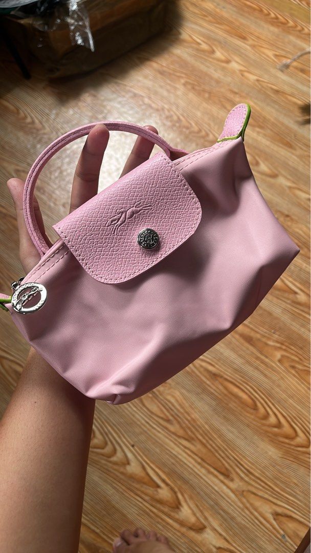 Longchamp pink (Category: Cross-body Bags) located in San Jacinto. Submitted by kellysthrift_ (Listing ID 1459705364, Image 2). Description: Longchamp in pink.