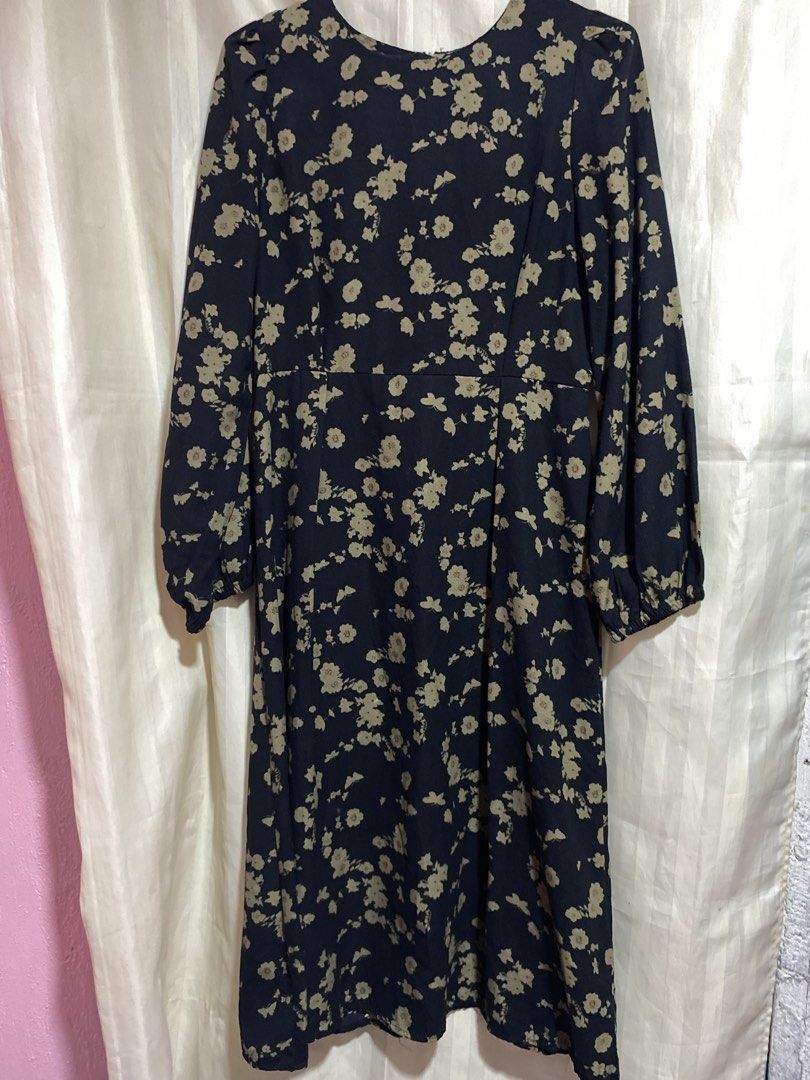 Longsleeve Preloved Dress (Category: Dresses) located in Manila. Submitted by snowymallows (Listing ID 1459743215, Image 1). Description: .