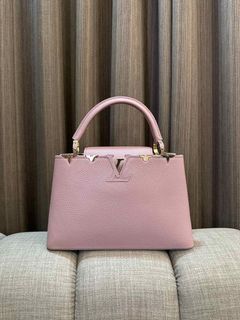 (Category: ) located in . Submitted by heiresslovecloset (Listing ID 1459800266, Image 1). Description: .