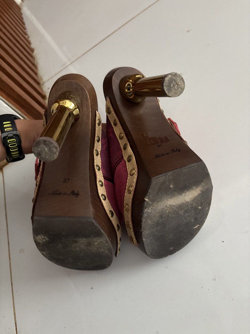 Louis Vuitton heels pink (Category: Heels) located in Quezon City. Submitted by mileena3 (Listing ID 1459779003, Image 3). Description: .