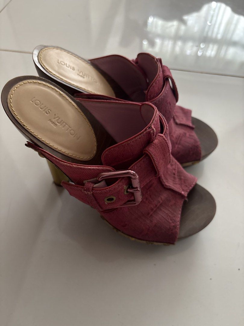 Louis Vuitton heels pink (Category: Heels) located in Quezon City. Submitted by mileena3 (Listing ID 1459779003, Image 1). Description: .