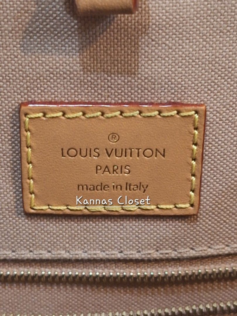 Louis Vuitton Onthego Tote Bag (Category: Luxury Bags & Wallets) located in Taguig. Submitted by criskana85 (Listing ID 1459827132, Image 2). Description: - Authentic Louis Vuitton Onthego Tote Bag - Classic Monogram Canvas - Genuine Leather Handles and Trim - Elegant Gold Hardware with LV Logo Zipper Pull - Made in Italy - Comes with Authenticity Card and Dust Bag - Ideal for Everyday Use.