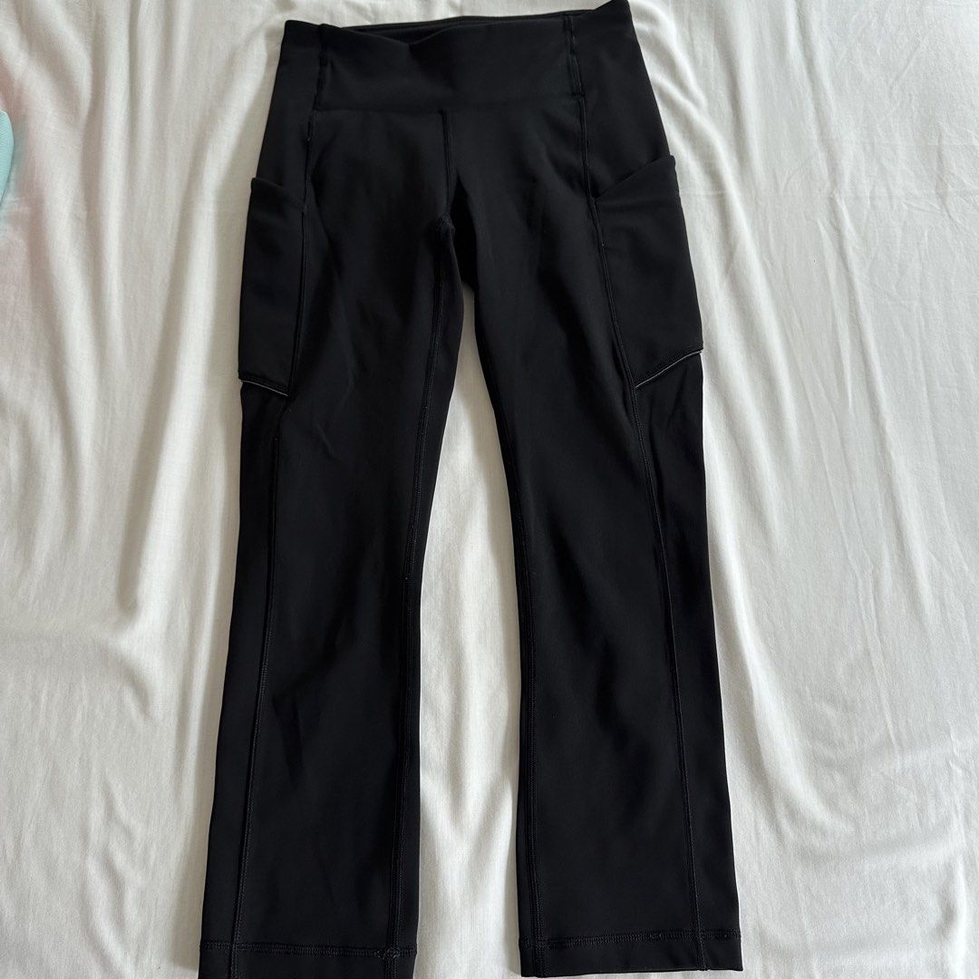 Lululemon Black Cropped Leggings Size 2 (Category: Activewear) located in San Juan City. Submitted by keep.it.clean (Listing ID 1459813716, Image 1). Description: comes with side pockets.