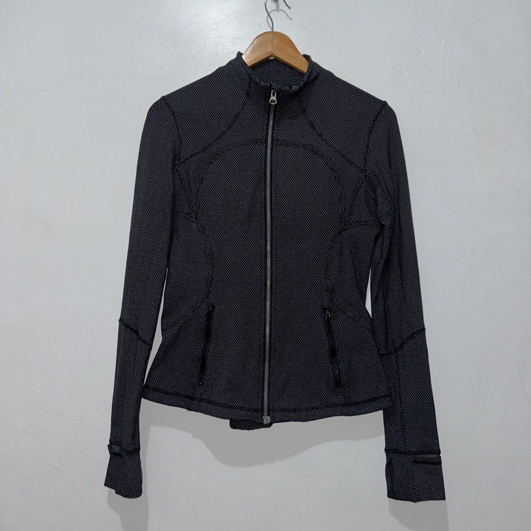 Lululemon Forme Jacket II *Textured Diamond Dot Black White (8) (Category: Activewear) located in Caloocan City. Submitted by lulufanatics (Listing ID 1459881823, Image 3). Description: Lululemon Forme Jacket II *Textured Diamond Dot Black White Size: 8 or Large .