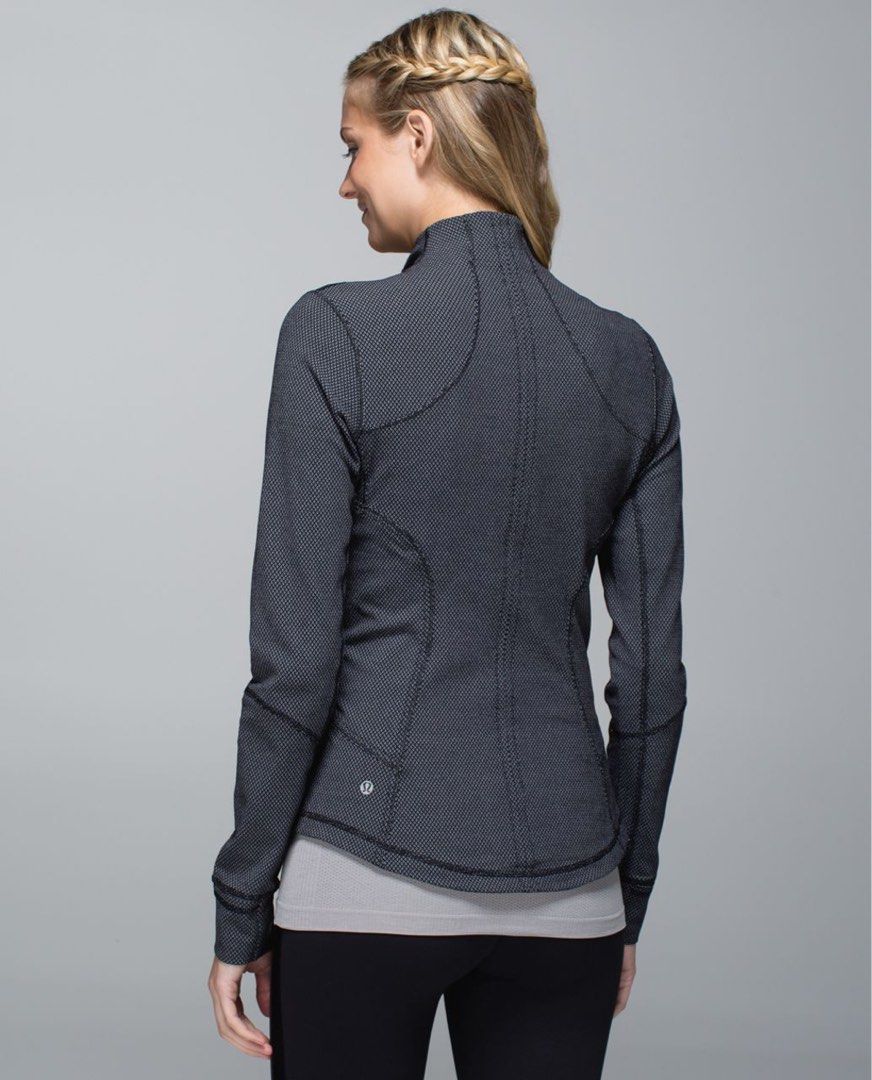 Lululemon Forme Jacket II *Textured Diamond Dot Black White (8) (Category: Activewear) located in Caloocan City. Submitted by lulufanatics (Listing ID 1459881823, Image 2). Description: Lululemon Forme Jacket II *Textured Diamond Dot Black White Size: 8 or Large .