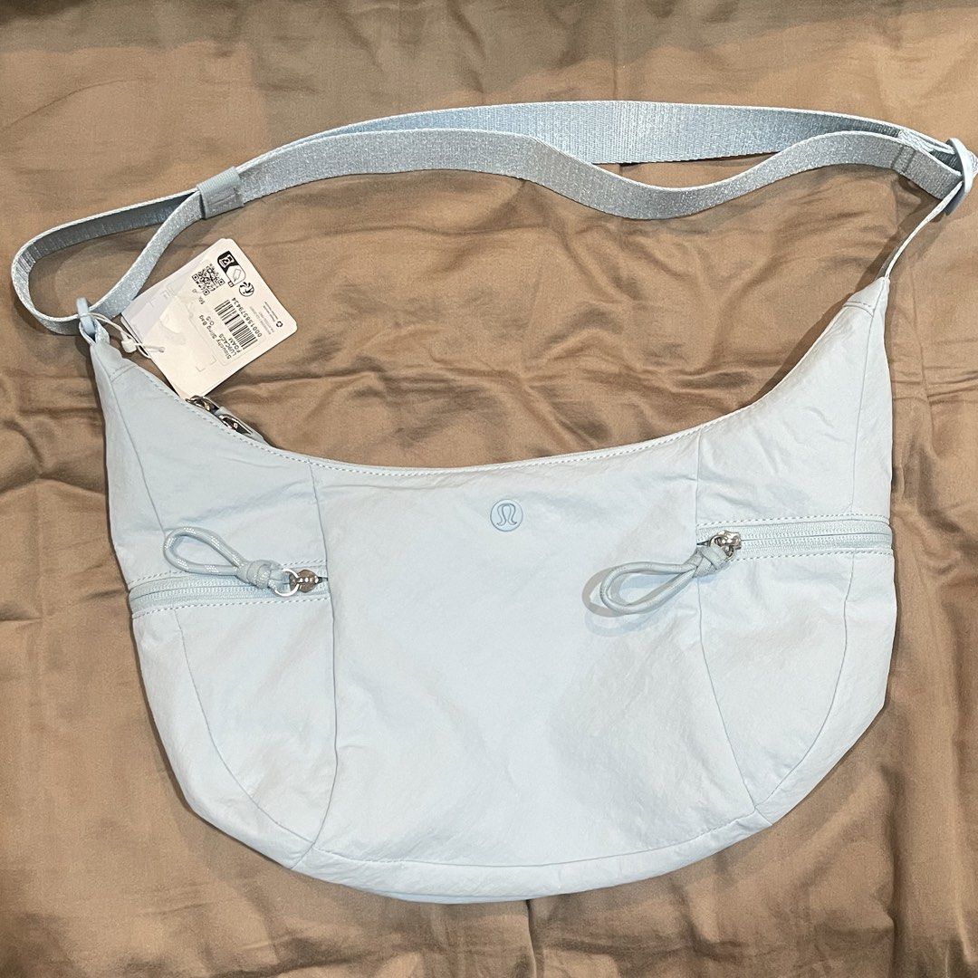 Lululemon Slouchy Sling Bag 6L (Category: Luxury Bags & Wallets) located in Manila. Submitted by yainayu11f34650 (Listing ID 1459763248, Image 1). Description: .
