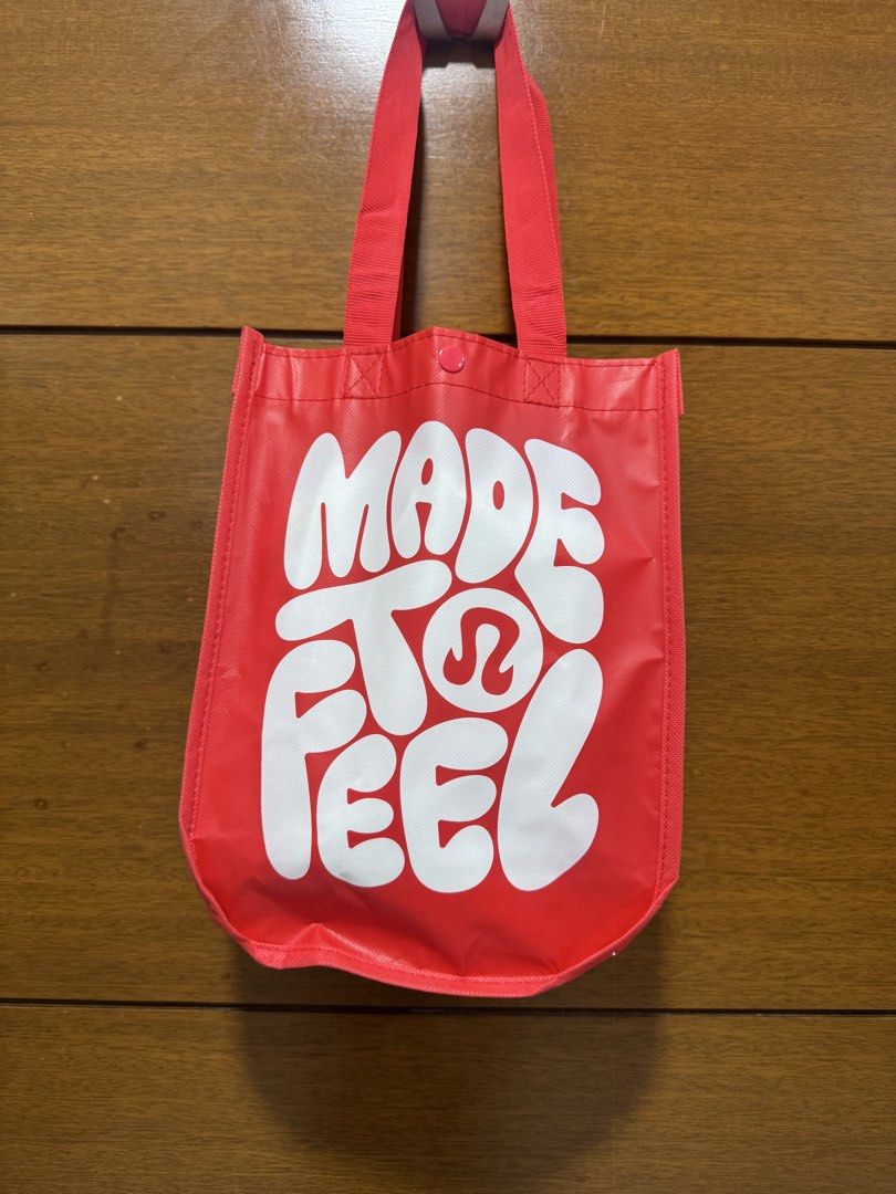 Lululemon small shopping bag (Category: Craft Supplies & Tools) located in Manila. Submitted by chinchinshaven (Listing ID 1459719743, Image 1). Description: .