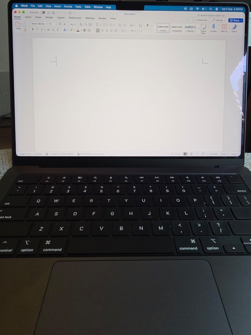 MacBook Pro 14" (M5, 2025, 16GB RAM, 512GB SSD, Space Black) 100% Battery Capacity, On warranty until November 2026 （分類：手提電腦）位於 Hong Kong。 由 snlisreading 提交（商品編號 1459777271，圖片 2）。簡介： Selling a MacBook Pro in excellent condition, used very lightly, because I am looking to swap to a lighter laptop. Still under warranty until November 2026 - purchased from the Apple Store in IFC. Open to reasonable offers but no lowballing. 100% battery health.。