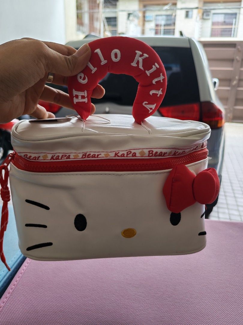 Make up bag (Category: Wallets & Card holders) located in Quezon City. Submitted by cutiegoodiefinds (Listing ID 1459746704, Image 1). Description: 400.00 Make up bag.
