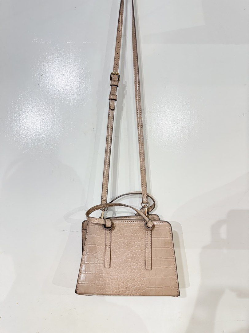 Mango Sling Bag (Category: Cross-body Bags) located in Batangas. Submitted by essir (Listing ID 1459778460, Image 3). Description: .