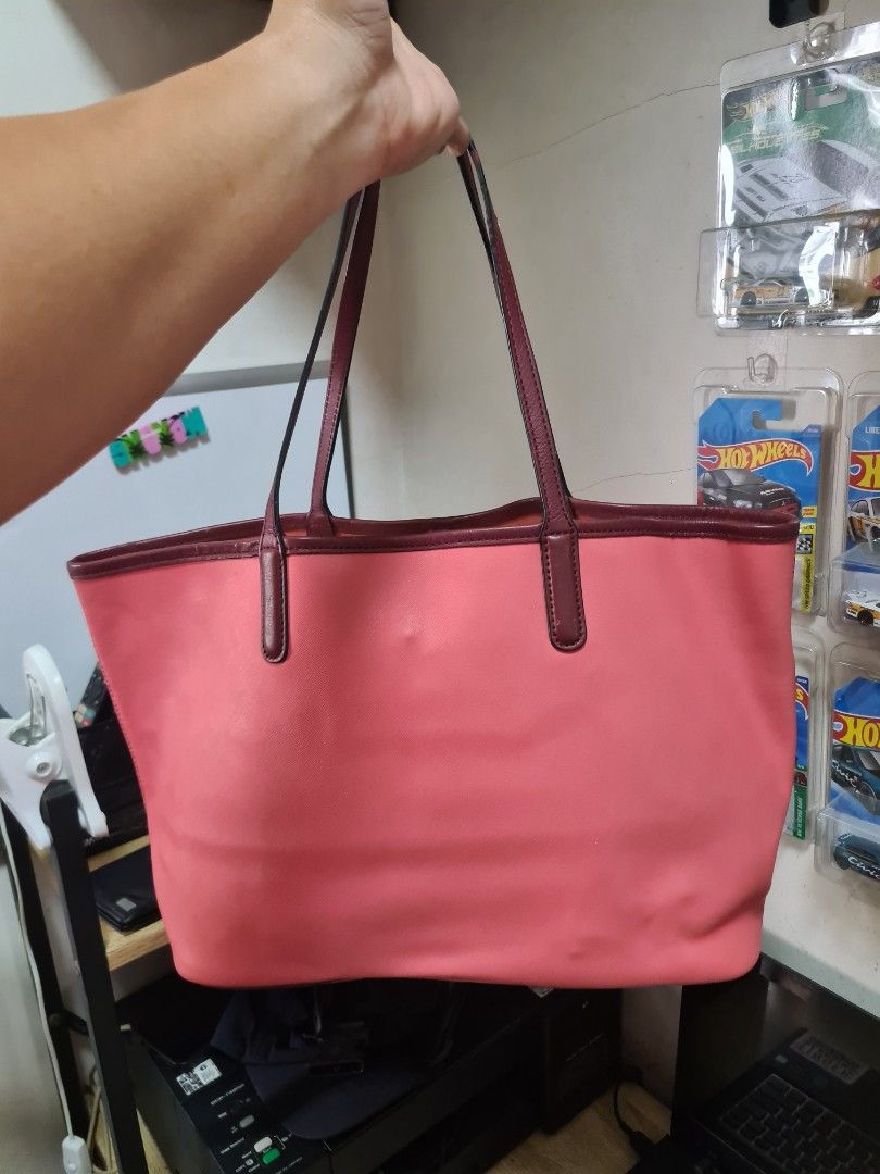 Marc by Marc Jacobs Pink Tote Bag with Pouch (Category: Luxury Bags & Wallets) located in Manila. Submitted by sevyaleinad (Listing ID 1459704896, Image 2). Description: - Authentic Marc by Marc Jacobs pink tote bag - Features stylish burgundy trim and handles - Comes with a matching small pouch for organizing essentials - Spacious interior, ideal for everyday use - Perfect for carrying your daily necessities in style.