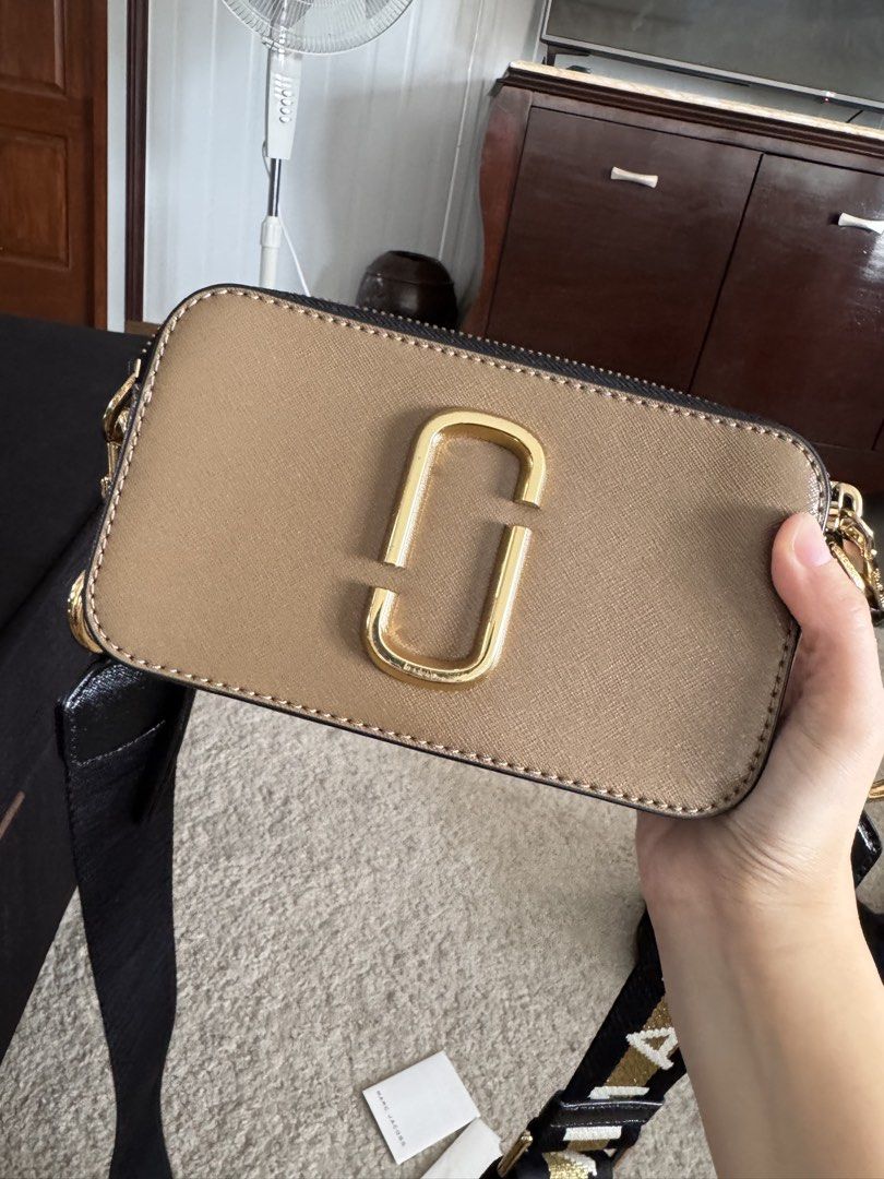Marc Jacobs snapshot (Category: Cross-body Bags) located in Manila. Submitted by jhoannasa09010 (Listing ID 1459754261, Image 2). Description: 100% original .