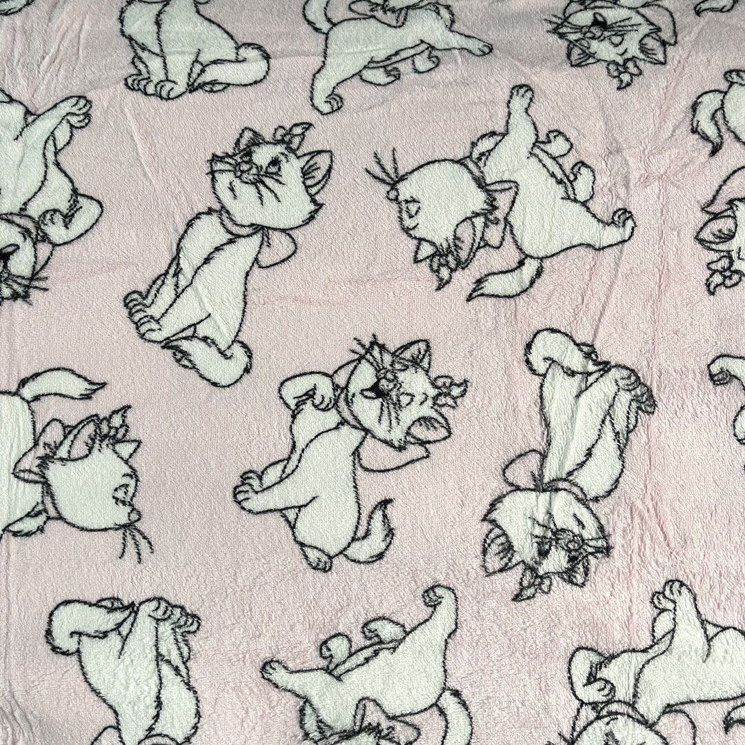 Marie Cat King Size Blanket (Category: Other Home Furniture) located in Cavite. Submitted by uribinabi (Listing ID 1459730674, Image 2). Description: - King Size - Marie Cat - Blanket - Brand New - Can lower price .