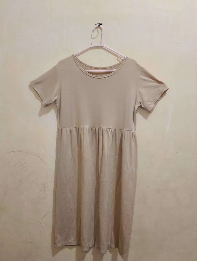 Maternity Dress (Category: Maternity wear) located in Taguig. Submitted by ysabella_0629 (Listing ID 1459705867, Image 1). Description: Likenew pa po 3colors po. Get niyo na po itong 3pcs for 300only.