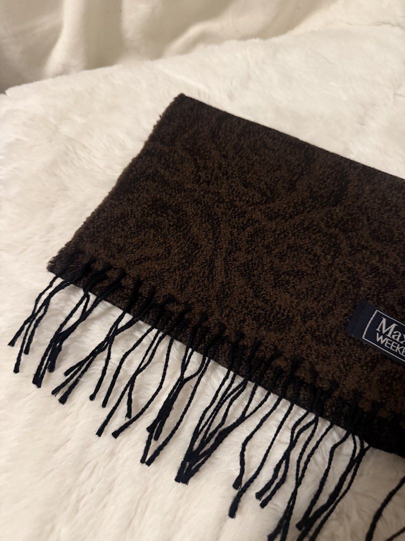 Max Mara WEEKEND LINE scarf (Category: Luxury Accessories) located in Cavite. Submitted by _solidolo (Listing ID 1459865958, Image 3). Description: .