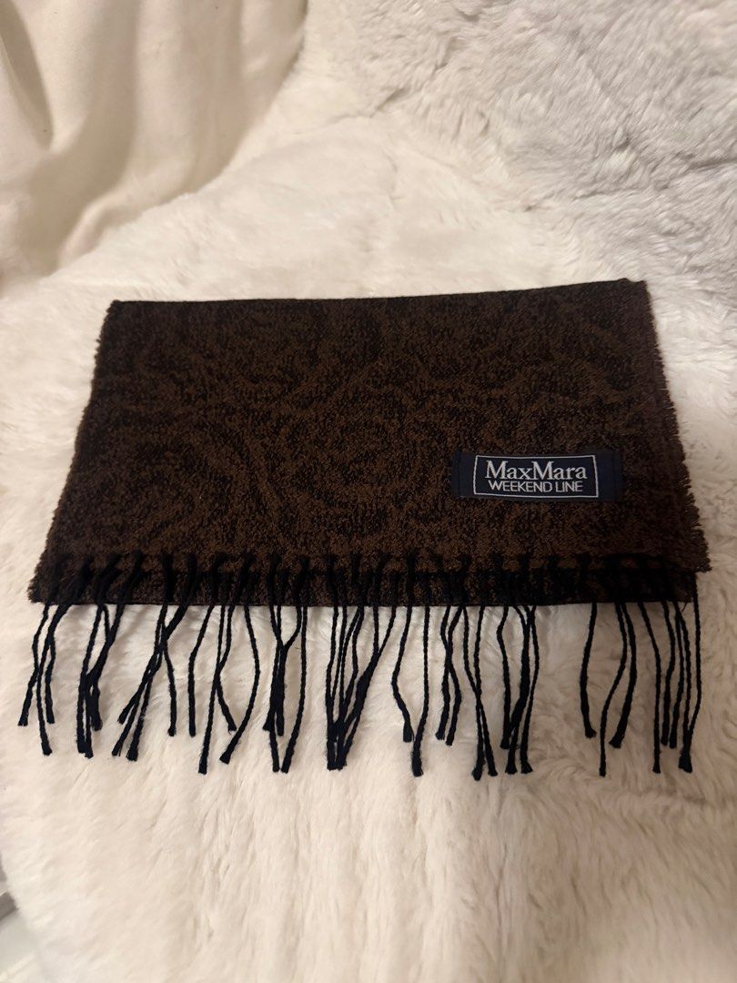 Max Mara WEEKEND LINE scarf (Category: Luxury Accessories) located in Cavite. Submitted by _solidolo (Listing ID 1459865958, Image 1). Description: .