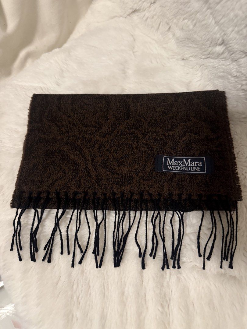 Max Mara WEEKEND LINE scarf (Category: Luxury Accessories) located in Cavite. Submitted by _solidolo (Listing ID 1459865958, Image 2). Description: .