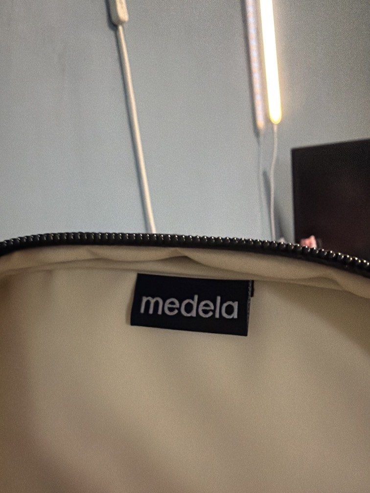 Medela Insulated Bag (Category: Diaper Bags & Wetbags) located in Marikina City. Submitted by biniaj (Listing ID 1459712551, Image 3). Description: original medela from US rfs: decluttering issue: needs to be cleaned .