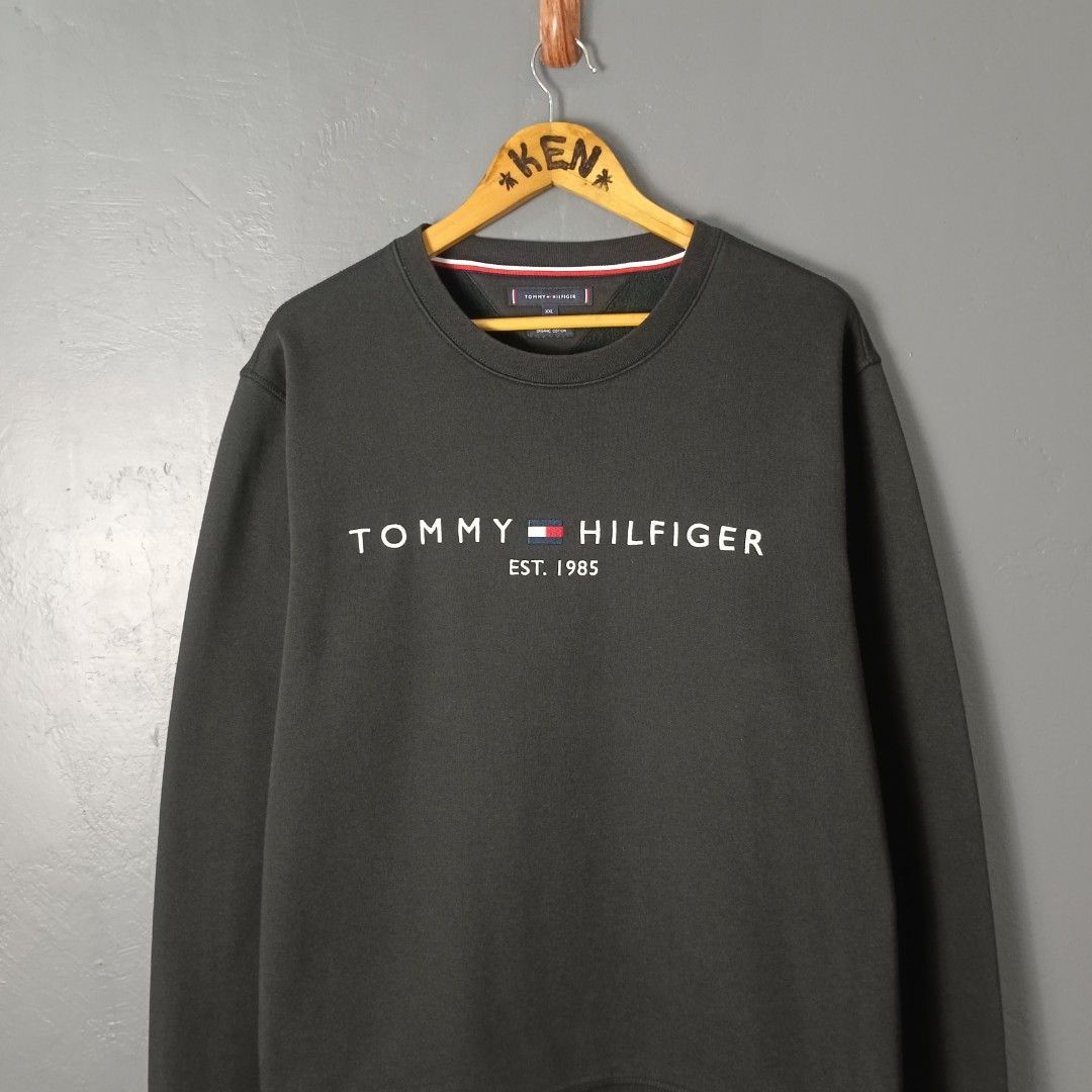 Men's - Tommy Hilfiger (Category: Coats, Jackets and Outerwear) located in Bacolod City. Submitted by drop.ph (Listing ID 1459805364, Image 1). Description: Tommy Hilfiger - Embroidered Script Authentic *Size XXL fits XL - 23.5x28.5 *Excellent *No Flaws *Price: 1,500php *Add SF if outside Bacolod City.