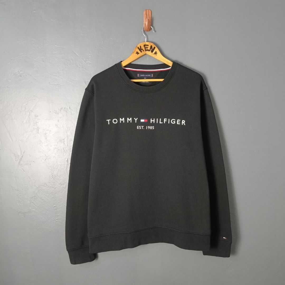 Men's - Tommy Hilfiger (Category: Coats, Jackets and Outerwear) located in Bacolod City. Submitted by drop.ph (Listing ID 1459805364, Image 2). Description: Tommy Hilfiger - Embroidered Script Authentic *Size XXL fits XL - 23.5x28.5 *Excellent *No Flaws *Price: 1,500php *Add SF if outside Bacolod City.