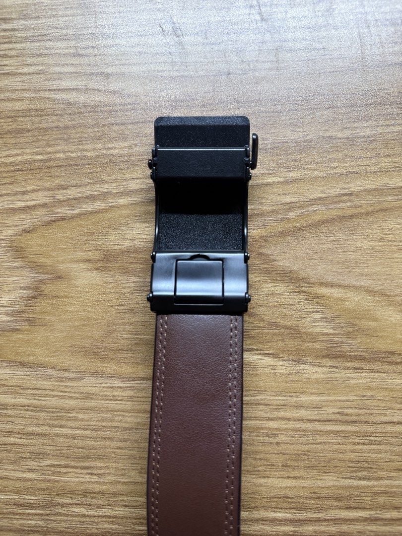 Men's Automatic Buckle Leather Belt (Category: Belts) located in Manila. Submitted by deynnnnnn (Listing ID 1459790182, Image 2). Description: - Sleek black leather belt with a rich brown interior. - Features a modern automatic buckle with a stylish silver stripe. - Easy-to-use ratcheting mechanism for a perfect, adjustable fit. - Versatile design, ideal for both formal and casual outfits. - Effortlessly elevates your look..
