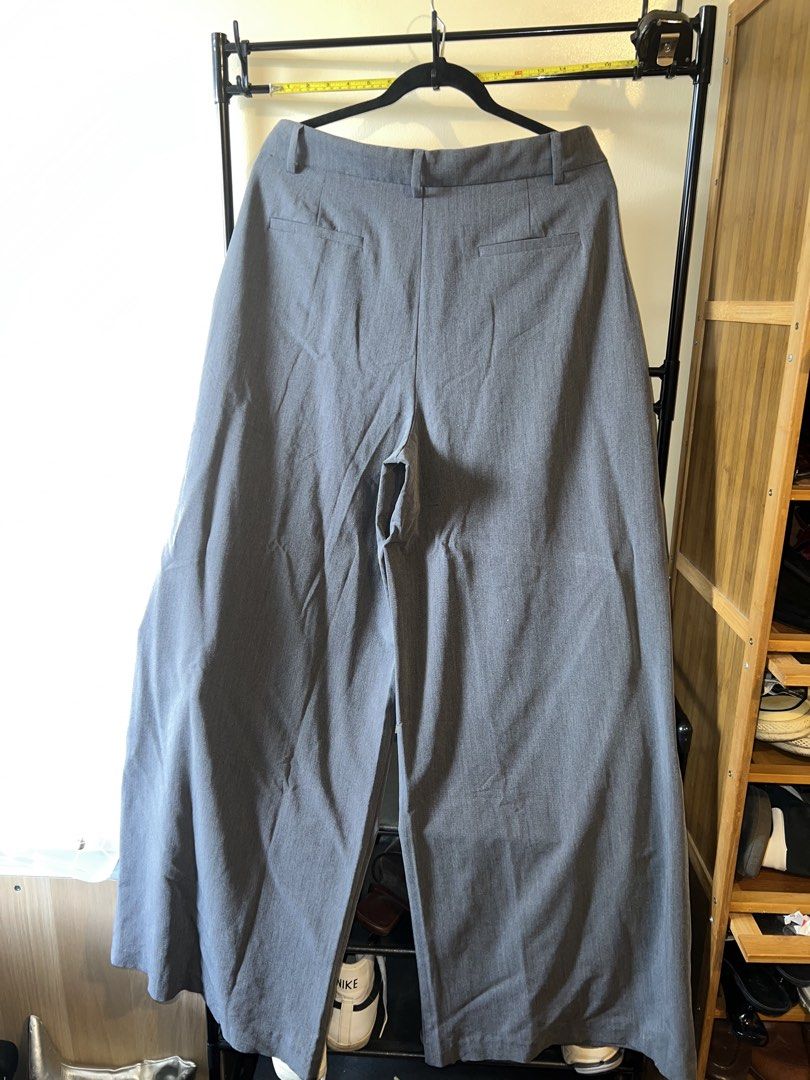 MERA Grey Wide Leg Pleated Pants (Category: Other Bottoms) located in Mandaluyong City. Submitted by chelseayb47224 (Listing ID 1459777359, Image 2). Description: - Brand: MERA - Color: Grey - Style: Wide Leg Pants - Fit: Relaxed - Features: Front pleats, two back pockets - Size: EUR XL, USA XL, MEX 32 - Origin: Made in PRC - Occasion: Smart casual.