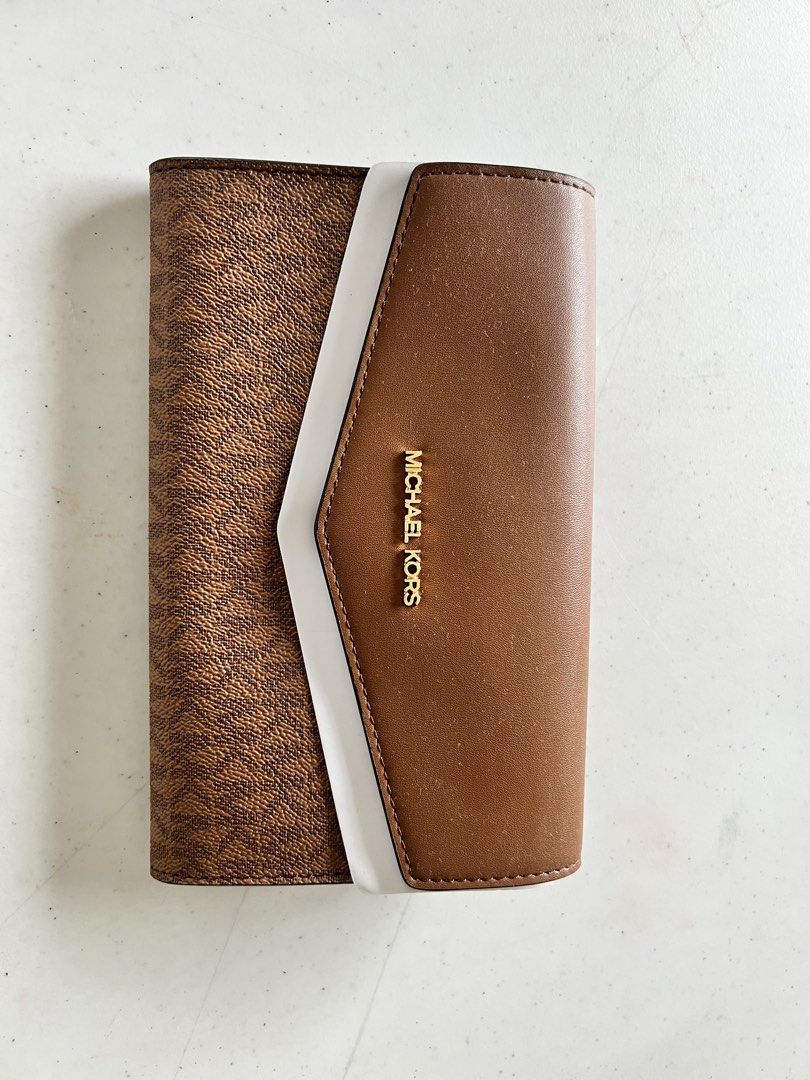 Michael Kors (Category: Purses & Pouches) located in Makati City. Submitted by unclutteredbyj (Listing ID 1459717939, Image 1). Description: Brand new Michael Kors pouch bag straight from the USA! No tag or receipt! Php 4500 each .