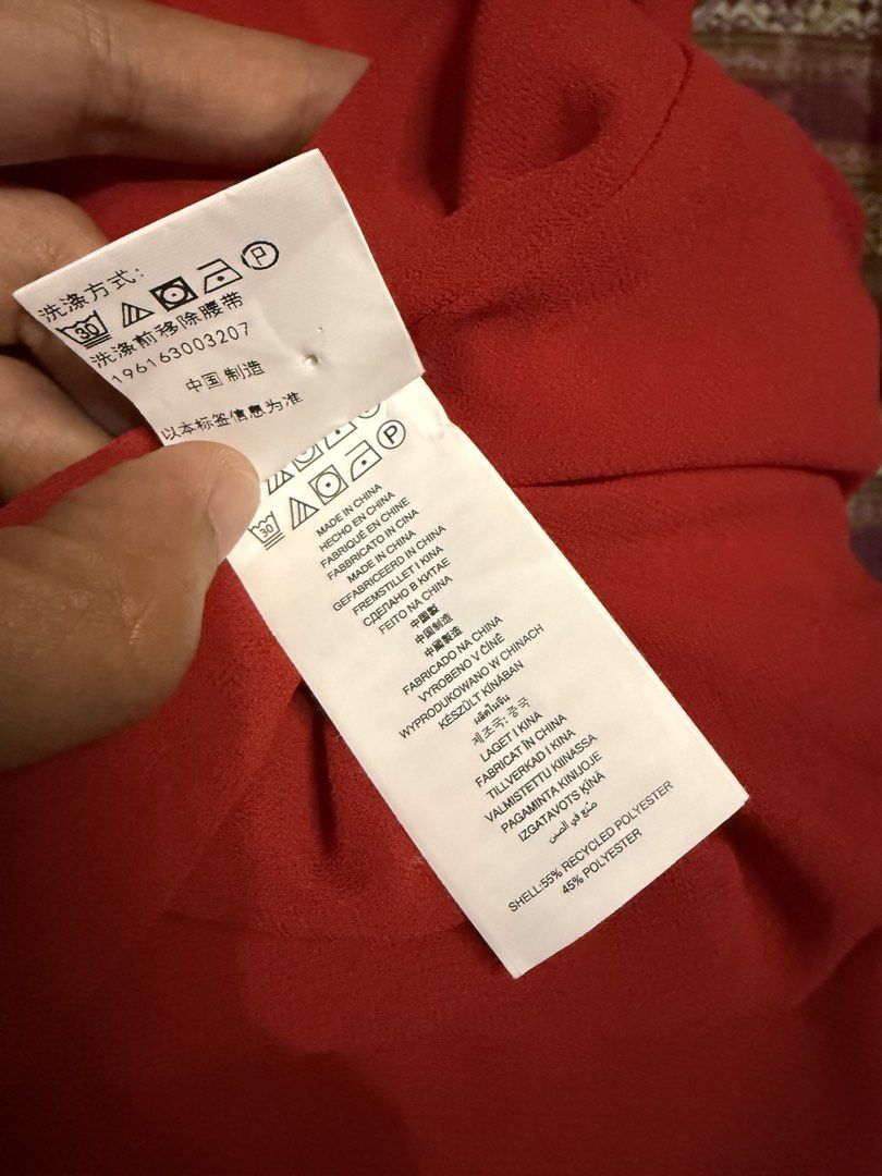 MICHAEL KORS Red Button-Front Midi Dress (Category: Dresses) located in Santiago. Submitted by ashley.collection (Listing ID 1459708637, Image 3). Description: - Brand: Michael Kors - Color: Red - Style: Midi Dress - Neckline: V-neck - Closure: Button-front - Sleeves: Long balloon sleeves - Material: Polyester blend - Occasion: Dress up or down.