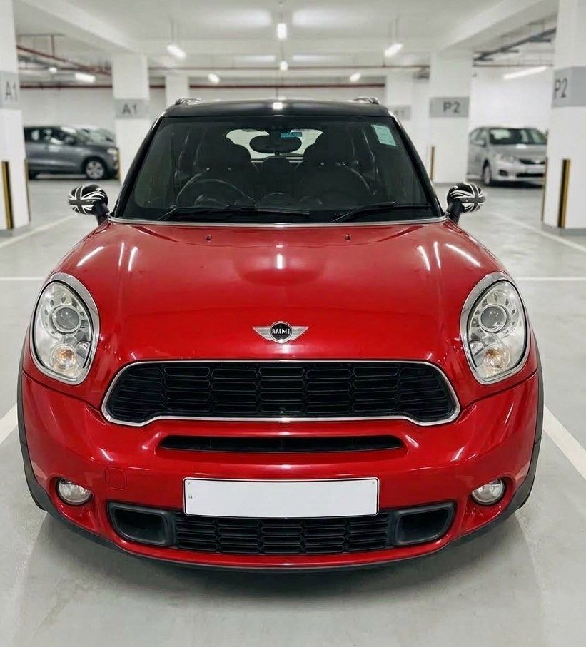 MINI Cooper S Countryman (Essential) (A) （分類：車輛放售）位於 Hong Kong。 由 ofofof928 提交（商品編號 1459832988，圖片 1）。簡介： 【放售】2014 MINI Cooper S Countryman (低咪/長牌費/紅黑雙色) 車輛型號： MINI Cooper S Countryman Automatic Spice 出廠年份： 2014 年 首次登記： 2015 年 2 月 首數： 2 首 引擎／汽缸容量： 1,598 c.c. (Turbo) 顏色： 經典紅身黑頂 (Red / Black) 座位： 5 座 行車里數： 約 63,000 km (極低咪，代步少用) 售價： HK$ 49,800 (可小議) 重點配備及升級】原廠電動全景雙天窗 (Panoramic Sunroof)已升級中央高清大屏連 360 度泊車鏡頭（註：鏡頭內部有水汽少微朦、現況交收，已直接折讓於車價）附送原廠中央大咪錶零件（保留原廠