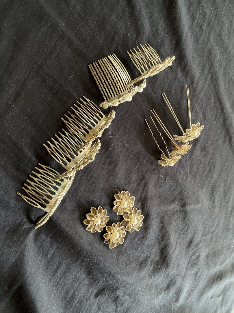 mini crowns with freebie pins (Category: Body Jewelry) located in Batangas. Submitted by v.ukay (Listing ID 1459717941, Image 2). Description: never used pero natambak for so long P100 per crown TAKE ALL FOR P400.