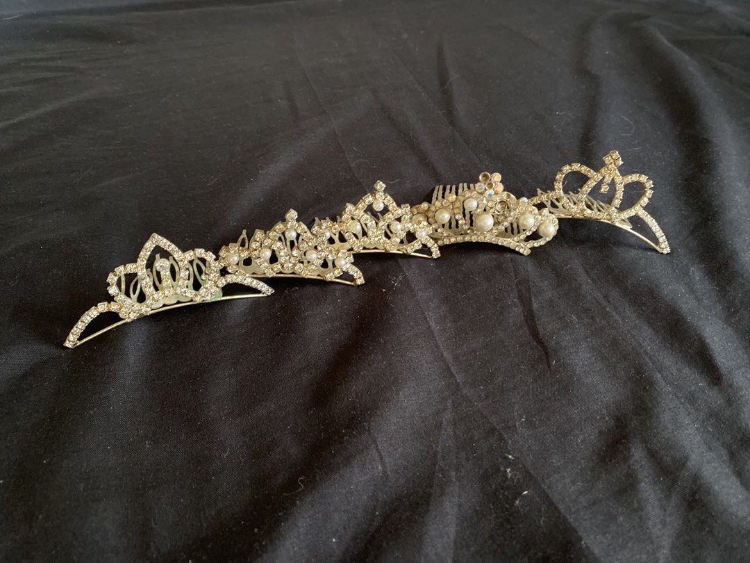 mini crowns with freebie pins (Category: Body Jewelry) located in Batangas. Submitted by v.ukay (Listing ID 1459717941, Image 3). Description: never used pero natambak for so long P100 per crown TAKE ALL FOR P400.