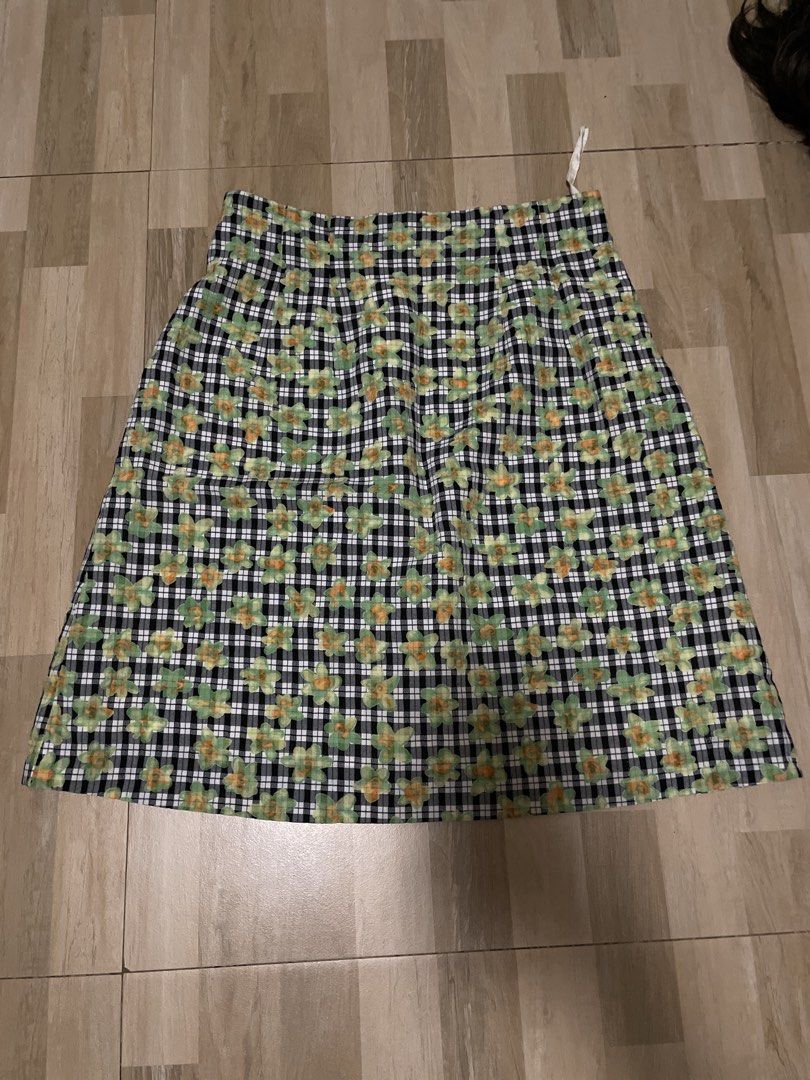 Mini skirt & short (Category: Skirts) located in Marikina City. Submitted by ishh1311 (Listing ID 1459697307, Image 3). Description: DM ME FOR PRICES OF EACH.
