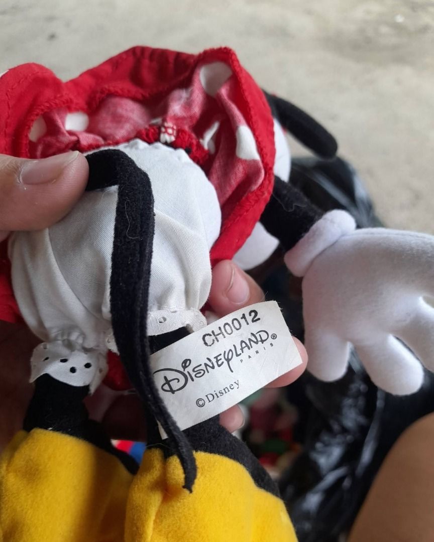Minnie Mouse – Disneyland Paris Plush (Category: Plushies & Soft Toys) located in Paombong. Submitted by revox.store (Listing ID 1459834961, Image 3). Description: Disneyland Paris • Disney • Plush Included: ✓ Minnie Mouse plush with yellow hat, polka dot skirt, and bloomers "Limited Edition" printed on skirt tag Flaws: • Light surface lint on plush face and ears • Minor wrinkling on skirt fabric 🏬 Stored at partner warehouse (Nueva Ecija) — sen