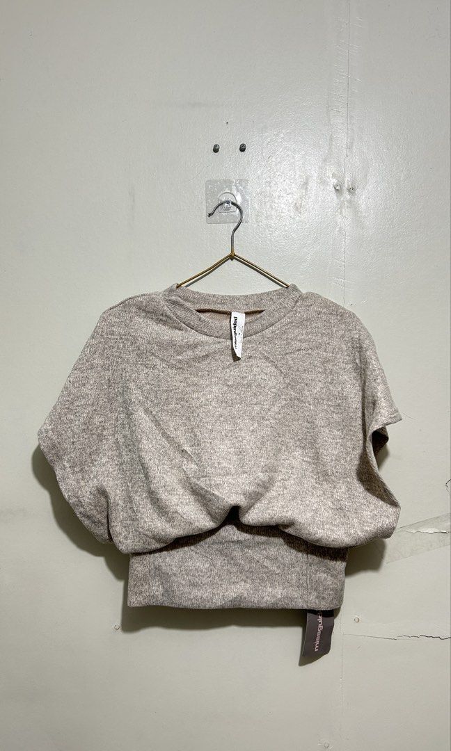 Missguided Top (Category: Shirts) located in Batangas. Submitted by vivadeclutters (Listing ID 1459785775, Image 2). Description: Best fit M-L. RFS loose on me.