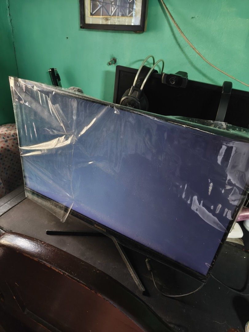 Monitor: Selling as defective (Category: Monitor Screens) located in Navotas City. Submitted by silvercrystal_18f4f1 (Listing ID 1459700640, Image 2). Description: namatay bigla tas never na ulit nag bukas. walang display pero may power..
