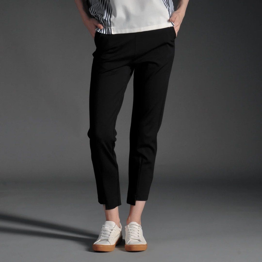 MOSAIC Black Cropped Trousers (Category: Other Bottoms) located in Manila. Submitted by decluterthings888 (Listing ID 1459874624, Image 1). Description: - Classic black cropped trousers - Comfortable elastic waistband - Straight leg cut, cropped at the ankle - Convenient side pockets - Versatile for work or casual wear - Easy to style with any top.