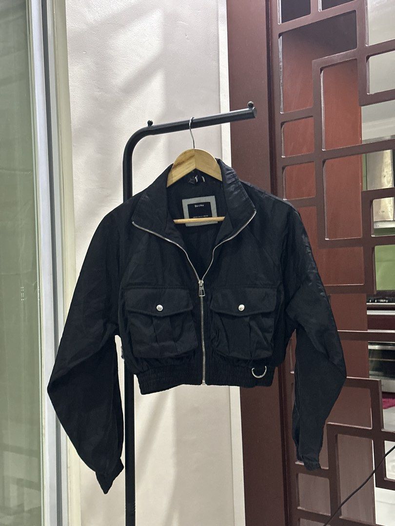 MPO Bershka bomber jacket (Category: Coats, Jackets and Outerwear) located in Quezon City. Submitted by riavero (Listing ID 1459832025, Image 1). Description: Literal na mall pull out, may security tag pa yan but it was not disclosed sa akin nung kinuhaan ko — issue sa last photo; nag iisang maliit na butas — og price is 550 but selling it for only 380 May green to kaso sold na, skl hehe ⚠️ Disclaimer: MPO (Mall Pull-Out) pieces are authentic BUT