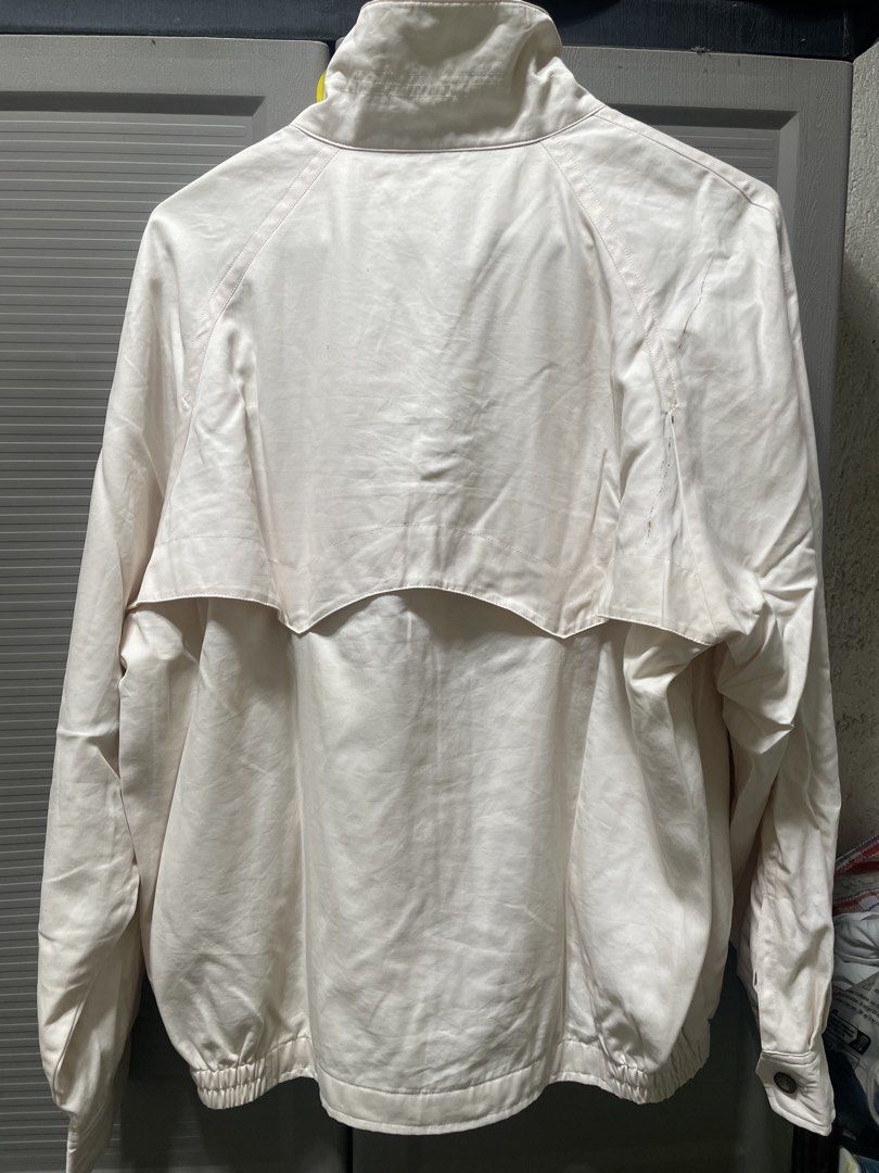 Munsingwear Grand Slam Jacket Size M (Category: Coats, Jackets and Outerwear) located in Itogon. Submitted by boyetfinds (Listing ID 1459829744, Image 2). Description: - Lightweight Munsingwear jacket - Classic zip-up front - Buttoned pockets - Munsingwear penguin logo on chest - Ideal for casual wear or layering - Size: Medium.