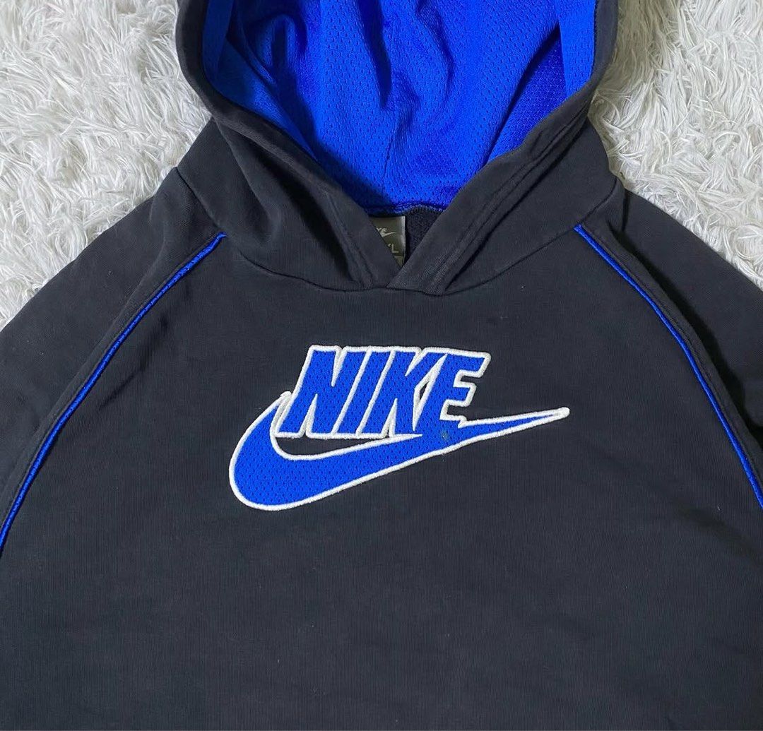 N1ke Blue Script Hoodie ( Embroidered Script ) (Category: Coats, Jackets and Outerwear) located in Manila. Submitted by 14hunn1d_ (Listing ID 1459767237, Image 3). Description: N1ke Blue Script Hoodie ( Embroidered Script ) Width: 21 Length: 25.5 Issue: Scratch, Hole ( Bottom Part but not pierced through ) Mine: 549.