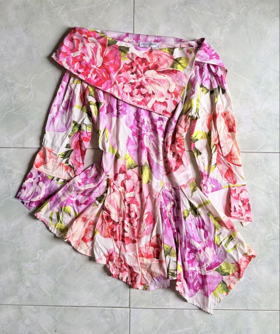 NARACAMICIE Floral Print Top (Category: Others Tops) located in General Santos City (Dadiangas). Submitted by ssssshhhhhhhhh (Listing ID 1459743992, Image 1). Description: - NARACAMICIE top - Vibrant floral print - Unique draped neckline - Ruffled hem - Made in Italy - Perfect for dressing up or down - Pairs well with jeans or skirts.
