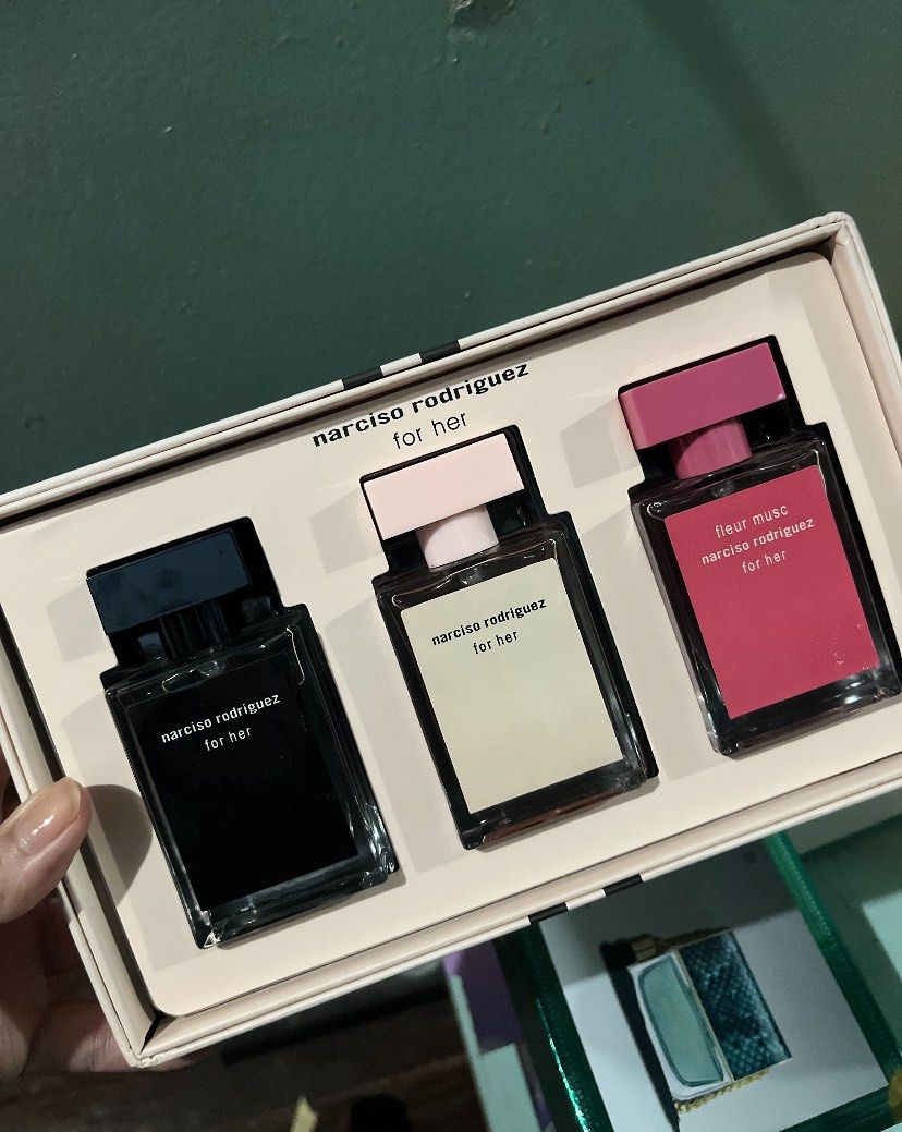 NARCISO RODRIGUEZ FOR HER GIFT SET (Category: Fragrance & Deodorants) located in Quezon City. Submitted by embere_shop (Listing ID 1459702497, Image 1). Description: 📌 Perfect for yourself or as a gift! ✨ Whether you’re treating yourself or looking for a gift for birthdays and any special occasion, this is a great choice. 💗 The scent is very close to 0G and long-lasting, perfect if you want something that smells premium without going over budge