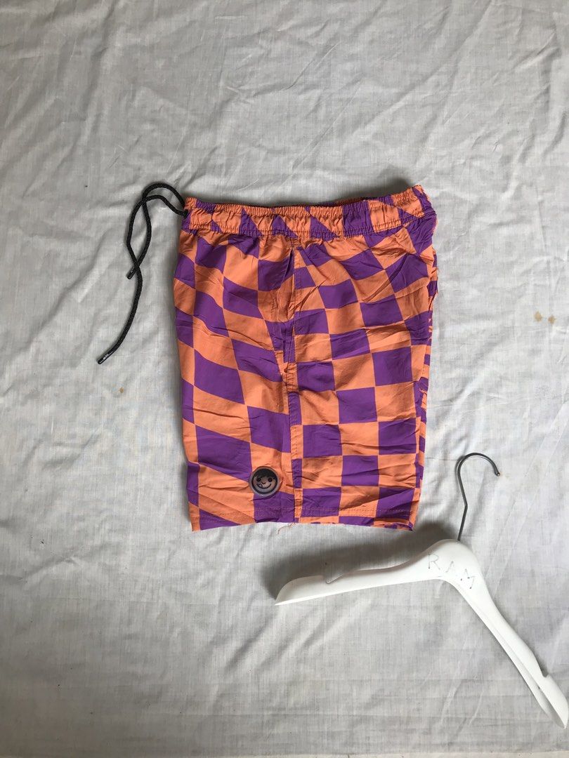 NEFF Trunk Short (Category: Shorts) located in San Fernando. Submitted by ramjames18 (Listing ID 1459751813, Image 3). Description: •NEFF Trunk Short🔥 -Excellent Condition -10/10 Color Rate -Super Stretch / Quickdry with 3-Pockets -Medium(28-32 waistlines) -L:16.5” Pm sa interested! 📥📥.
