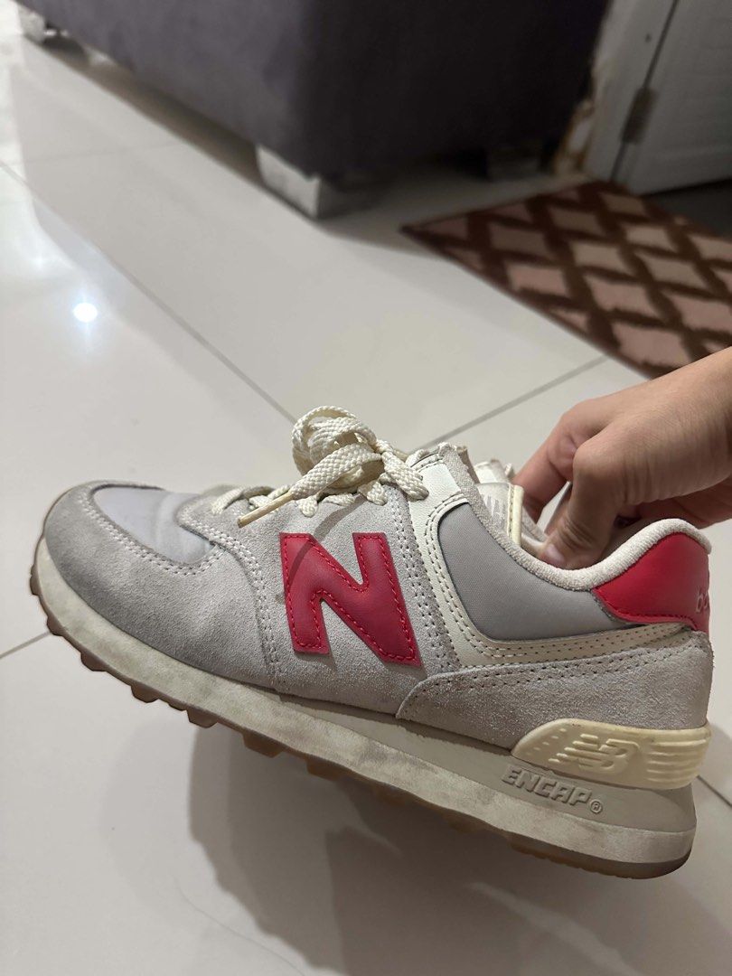 New balance 574 US SIZE 6 (Category: Sneakers) located in Caloocan City. Submitted by ai_declutter (Listing ID 1459726612, Image 2). Description: Just needs washing/cleaning But no damage.