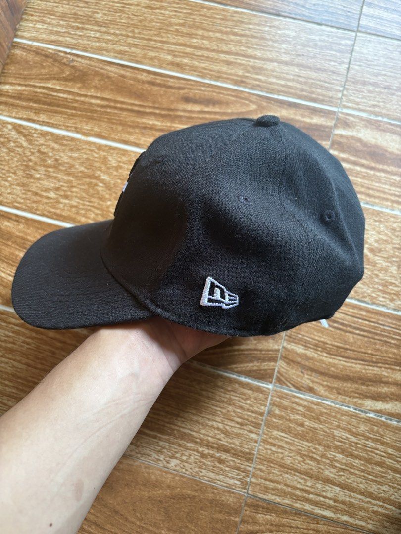 New Era Seattle Mariners Baseball Cap (Category: Caps & Hats) located in Manila. Submitted by selectors_club26 (Listing ID 1459729990, Image 2). Description: - Authentic Seattle Mariners cap - Features iconic team logo on the front - 'Seattle' embroidered on the back - New Era branding on the side - Size: Small-Medium (S-M) - Ideal for any Mariners fan - Color rate: 9/10.