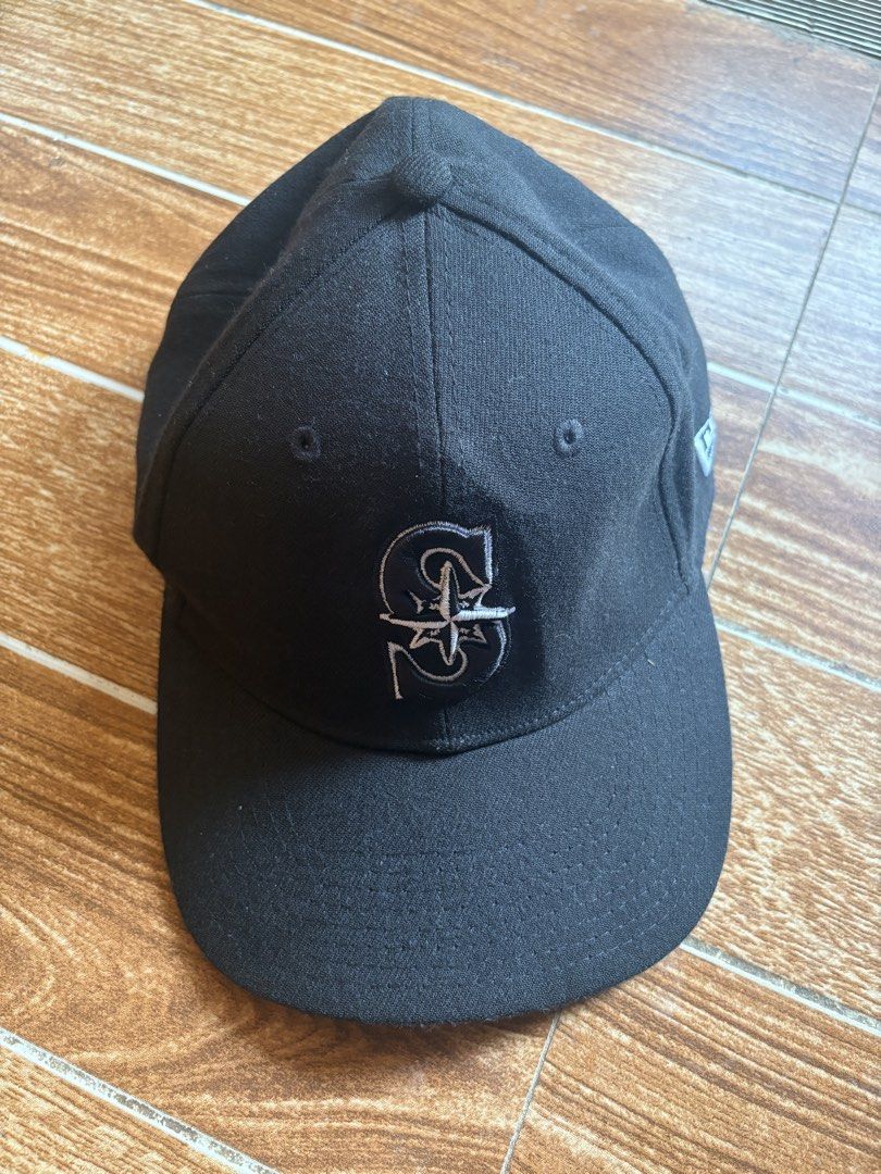 New Era Seattle Mariners Baseball Cap (Category: Caps & Hats) located in Manila. Submitted by selectors_club26 (Listing ID 1459729990, Image 1). Description: - Authentic Seattle Mariners cap - Features iconic team logo on the front - 'Seattle' embroidered on the back - New Era branding on the side - Size: Small-Medium (S-M) - Ideal for any Mariners fan - Color rate: 9/10.