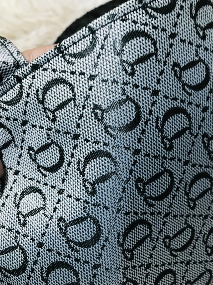NEW TOTE BAG (Category: Tote Bags) located in Gamu. Submitted by 2022bagsbunny (Listing ID 1459717957, Image 3). Description: .