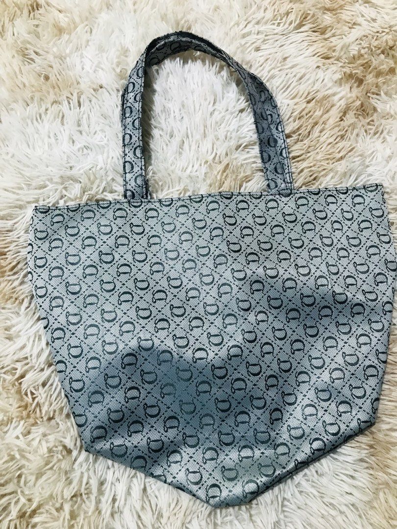 NEW TOTE BAG (Category: Tote Bags) located in Gamu. Submitted by 2022bagsbunny (Listing ID 1459717957, Image 2). Description: .