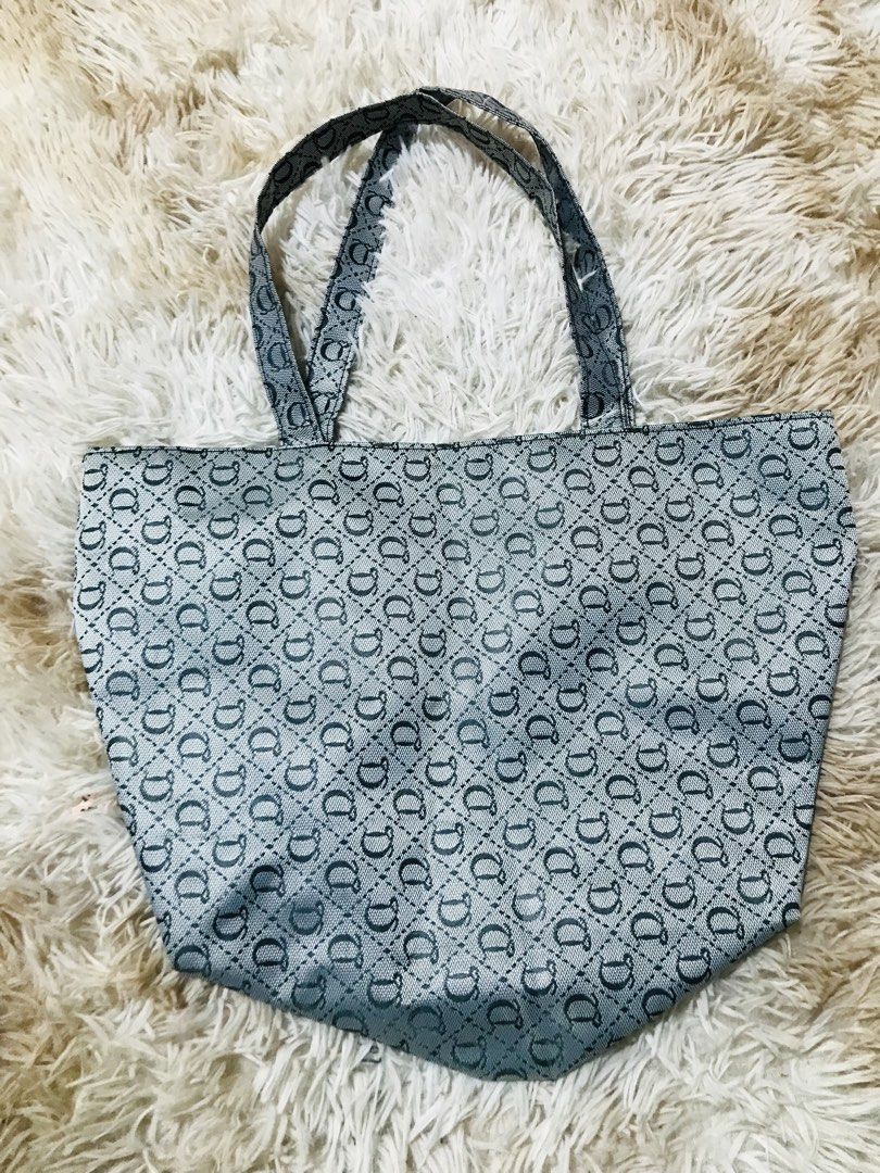 NEW TOTE BAG (Category: Tote Bags) located in Gamu. Submitted by 2022bagsbunny (Listing ID 1459717957, Image 1). Description: .