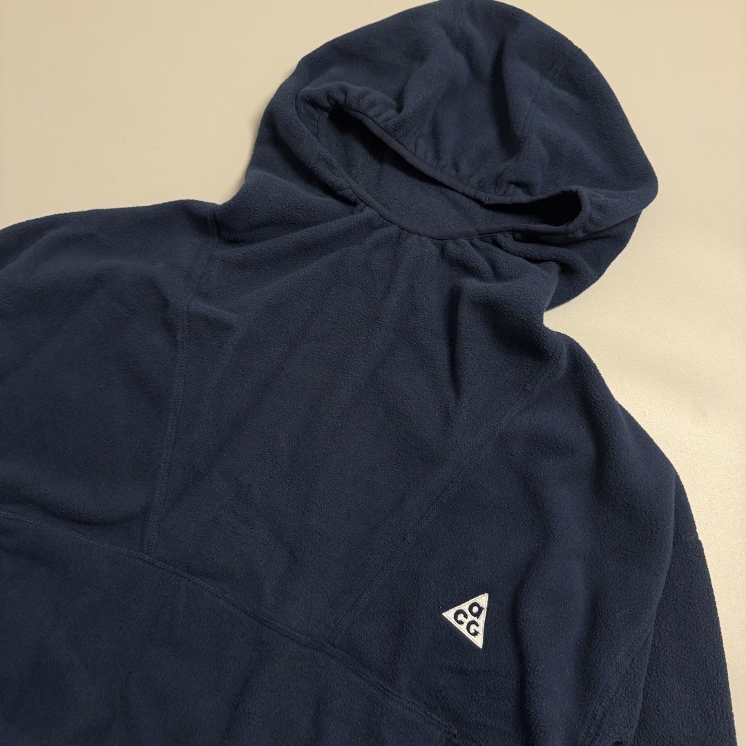 Nike ACG Polartec Wolf Tree Pullover Hoodie (Category: Coats, Jackets and Outerwear) located in Cebu City. Submitted by inukaybyjlf (Listing ID 1459689844, Image 2). Description: Condition: Good as new Issue: No flaws Dimension: 25x26 Best fit: L-XL Please refer to photos for actual condition..