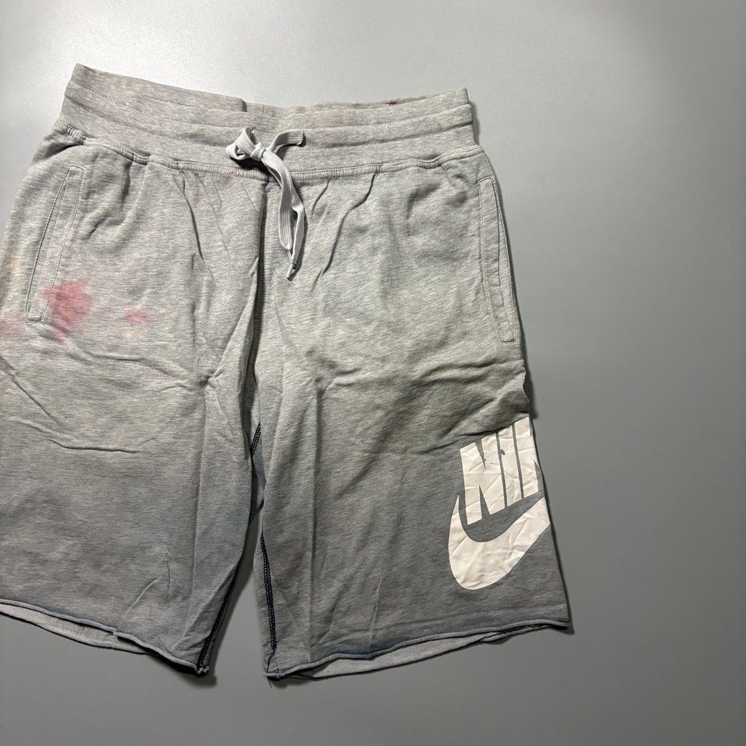 Nike Alumni Shorts (Category: Shorts) located in Tayabas. Submitted by tayabaskartell (Listing ID 1459817542, Image 3). Description: Flaws: Bleedings.
